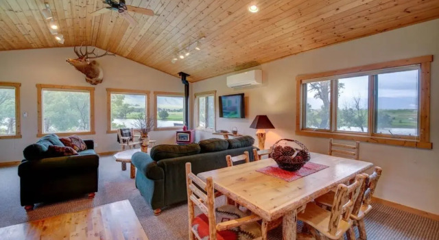 PV - Yellowstone River Retreat, Buchen Sie Hotel Hotels in Montana mit Parkplatz, Parkplätze