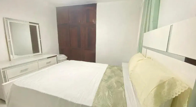 Апартаменты 9 Santiago Monumental Area Cozy 3 bedrooms - WIFI- Air Conditioner- Apartment for 7 peoples - close to all kind the business around and transportation 24 hours to visit the city
