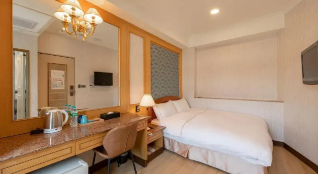 HiRiver Hotel