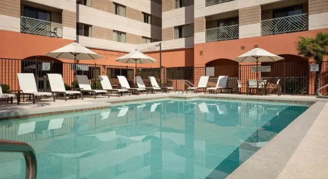 Люкс с 2 комнатами Courtyard by Marriott Scottsdale Old Town