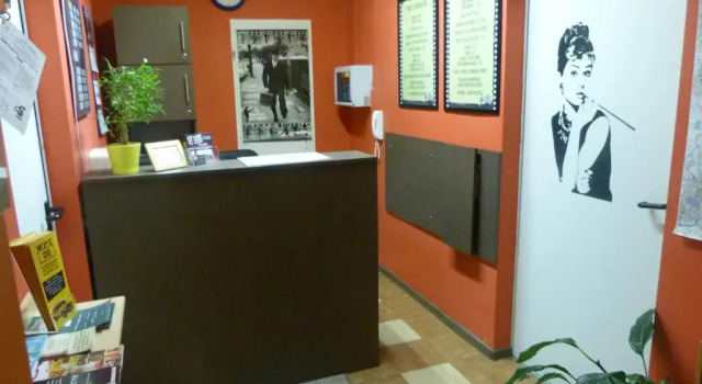 Jasna Hostelik self check-in, Забронировать Отель Отели Варшавы с парковкой, рядом с ОРКО Тауэр, Парковка