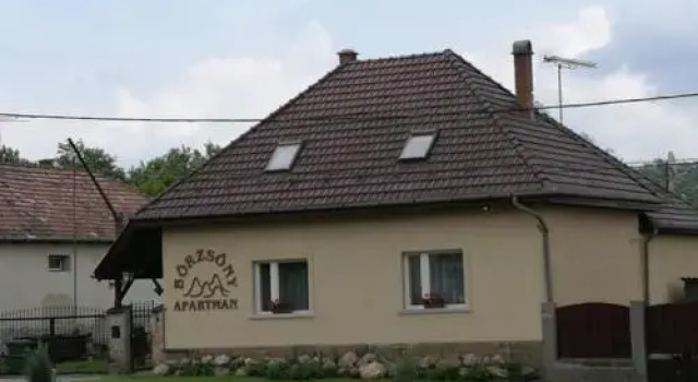 Börzsöny Apartman, Book Apartment Hotels in Pest with Parking, Parking