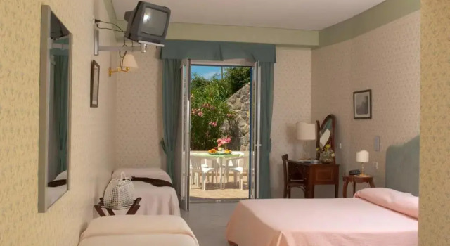 Четырёхместный номер Standard Hotel Loreley