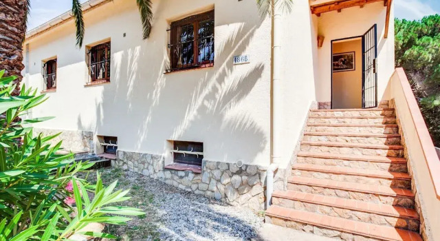 Chic Holiday Home in Playa de Pals With Terrace, Prenota Hotel Pals 