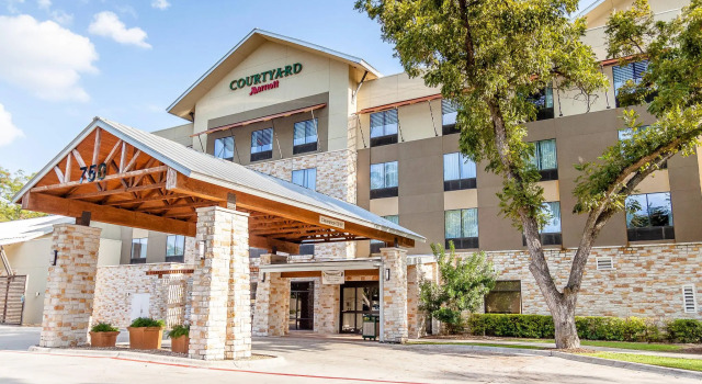 Кровать в общем номере Courtyard by Marriott New Braunfels River Village
