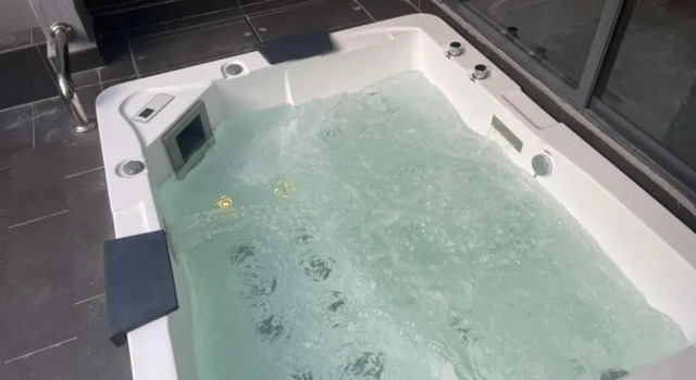 Номер Superior Imperio Residences Private Bathtub or Jacuzzi by Nestcove