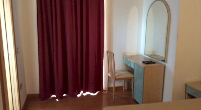 B&B Rooms Vittoria, Забронировать Отель «постель и завтрак» Отели Пескьера-дель-Гарды с бассейном, рядом с Pederzoli Hospital, Бассейн
