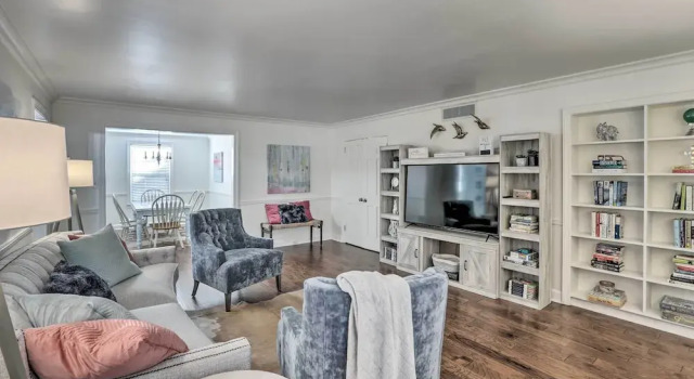 Walk to Broad St: Central Thomasville Condo, Book Lejlighed Thomasville Georgia