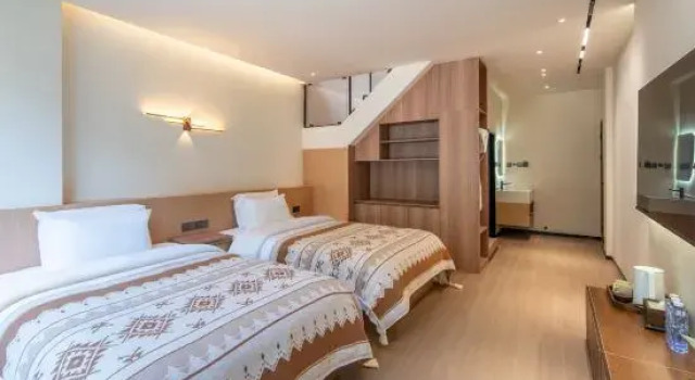 Семейный люкс Дуплекс Jiuzhaigou Jingyi Shanju Homestay