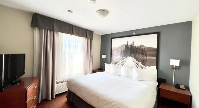 Двухместный люкс c 1 комнатой Super 8 by Wyndham Whitecourt
