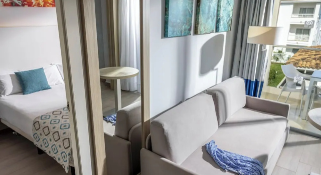 2 makuuhuonetta Huoneisto parvekkeella Grupotel Alcudia Pins