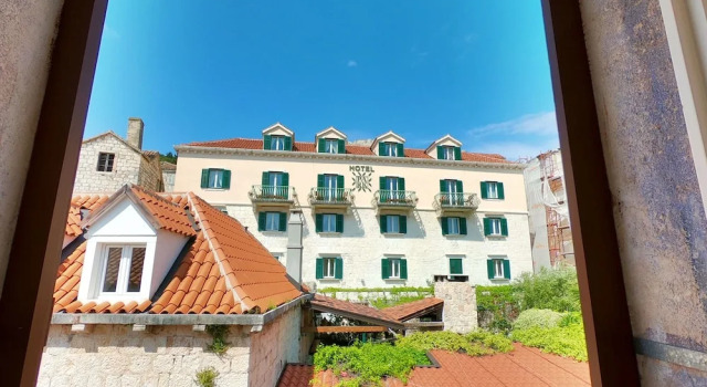 Novak Bonaparte Apartment, Prenota Appartamento Città di Lesina 