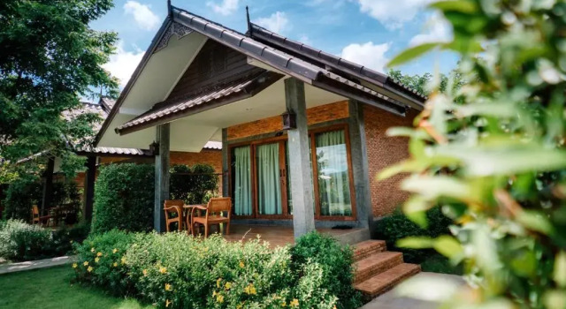 Бунгало с видом на сад Sawasdee Sukhothai Resort