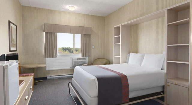 Двухместный номер Standard Days Inn by Wyndham Bridgewater Conference Center