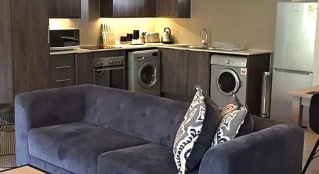 Апартаменты с 2 комнатами с балконом Odyssey Luxury Apartments - Back Up Generator