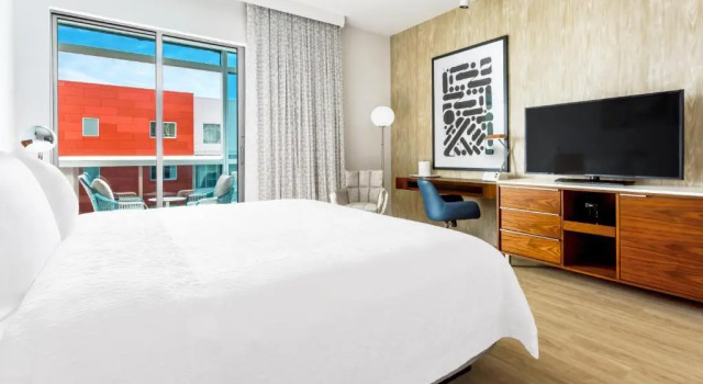 Номер Standard с балконом Hampton Inn & Suites Santa Monica