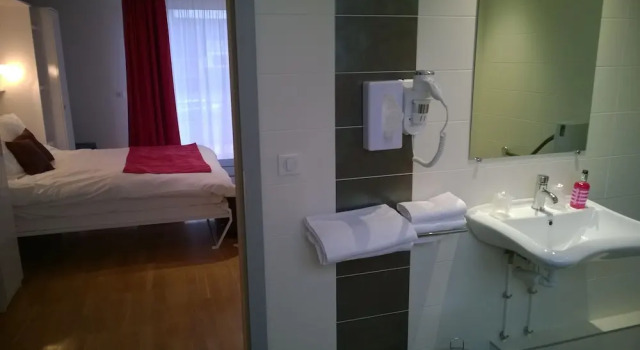 Komfort Doppel Zimmer mit Balkon Cour Du Tonnelier