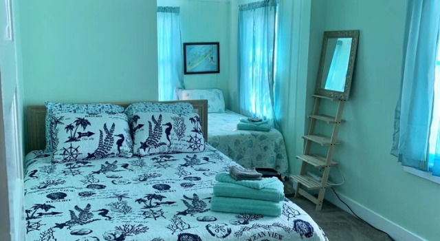 Коттедж Cozy Historic Beach House In Ocean View 2 Bedroom Cottage by RedAwning