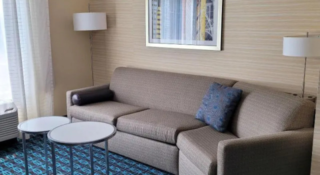 Четырёхместный люкс Fairfield Inn & Suites by Marriott Butte