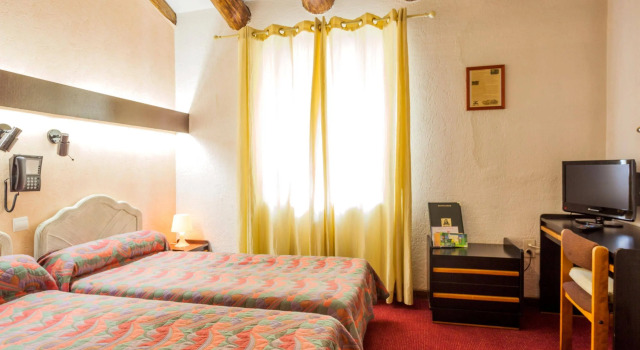 Logis Auberge Du Peras, Rezervasyon Pansiyon / Hostel Saint-Jean-du-Gard 
