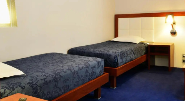 Четырёхместный номер Standard Hôtel Ambassadeur