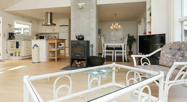 Enticing Holiday Home in Ålbæk near Beach, Забронировать Отель Отели Северной Ютландии 3 звезды, 3*
