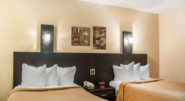 Четырёхместный номер Standard Quality Hotel Fallsview Cascade
