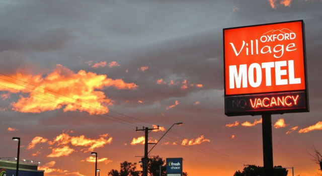 Oxford Village Motels, Забронировать Мотель Отели Craigieburn Valley Ski Club с парковкой, Парковка