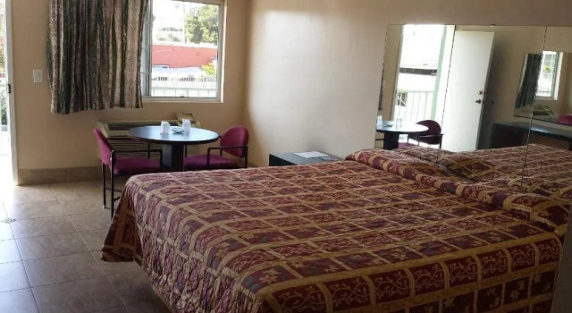 Foxys Motor Inn