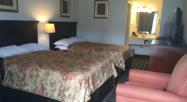 Четырёхместный номер Standard Houston Inn and Suites