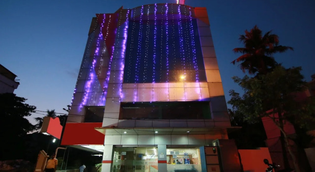 OYO 4824 Hotel Star, Забронировать Отель Отели штата Кералы с парковкой, Парковка