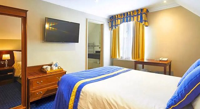 Номер Executive The George Hotel