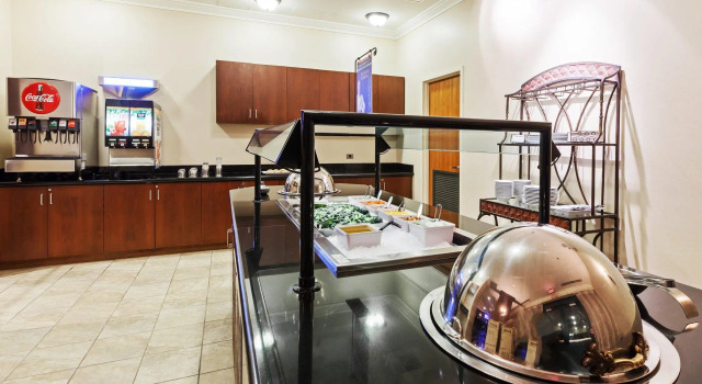 Люкс с 2 комнатами Staybridge Suites San Antonio Downtown Convention Center by IHG