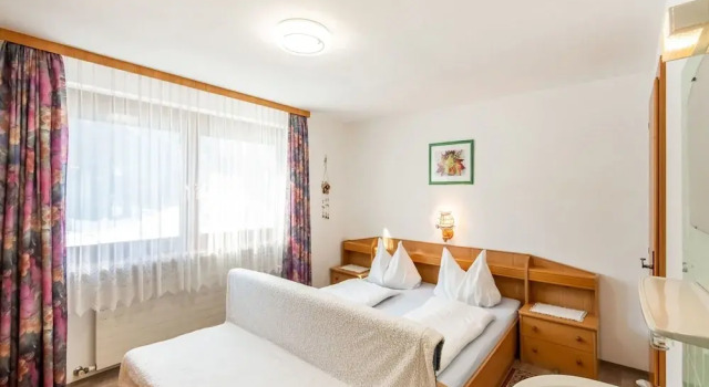 Holiday home with wonderful views, Prenota Chalet Hotel a Tirolo con parcheggio, Parcheggio