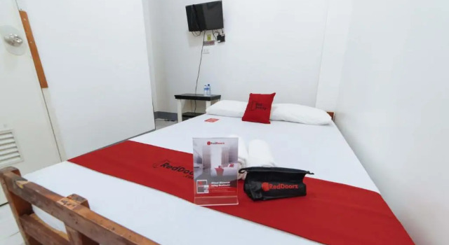 Двухместный номер Deluxe RedDoorz @ Plaza Jaro Iloilo