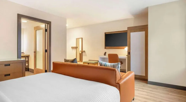 Двухместный люкс Cambria Hotel Denver Downtown RiNo