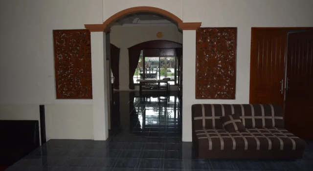 Adeeva Villa, Забронировать Вилла Отели Матарам с бассейном, рядом с Lombok Epicentrum Mall, Бассейн