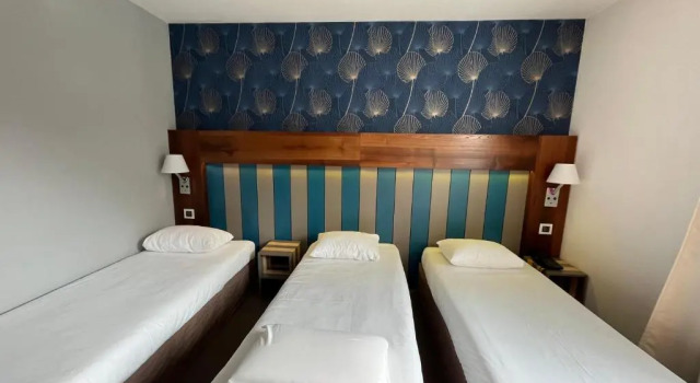 Трёхместный номер Standard Hôtel Le Néron - Logis