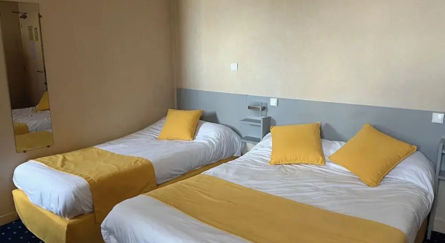 Номер Standard Logis Hôtel & Restaurant de la Barque