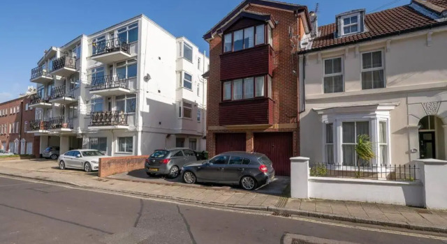 Cosy, nautical 2 bed, 5 mins stroll to Seafront