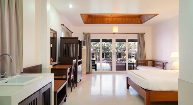 Люкс Deluxe East Sea Paradise Hotel