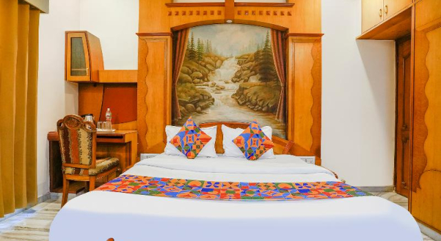 Двухместный номер Deluxe с балконом FabHotel Rest & Peace