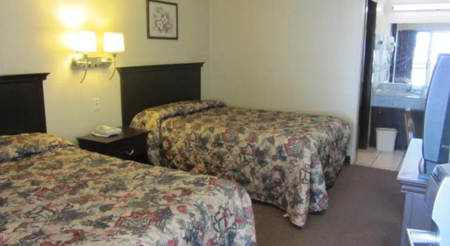 Четырёхместный номер Standard Super 8 by Wyndham Lubbock Civic Center North