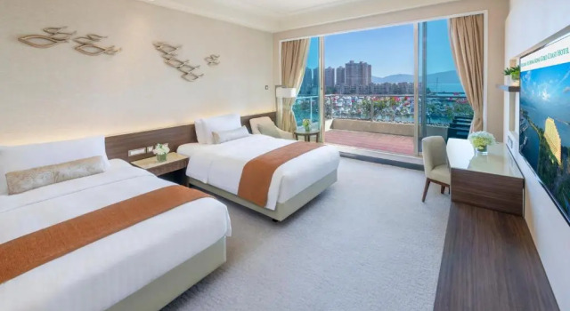 Двухместный номер Deluxe с балконом и с видом на море Hong Kong Gold Coast Hotel