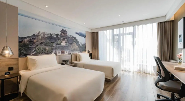 Двухместный номер Standard с видом на сад Atour Hotel Zhenjiang Xijindu Jinshan Temple