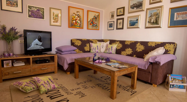 Apartment Tin - comfortable apartment near beach: A1  Ugljan, Island Ugljan, Book Apartment Island Ugljan Ugljan Island