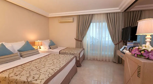 Трёхместный номер Economy Xperia Saray Beach Hotel