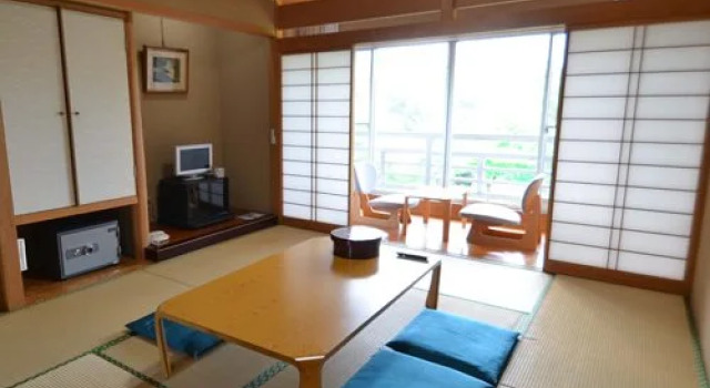 Noto Fureai Bunka Center, Prenota Hotel Anamizu Noto Peninsula
