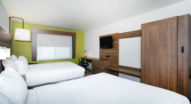 Четырёхместный номер Standard Holiday Inn Express & Suites Rocky Mount Smith Mountain Lake by IHG