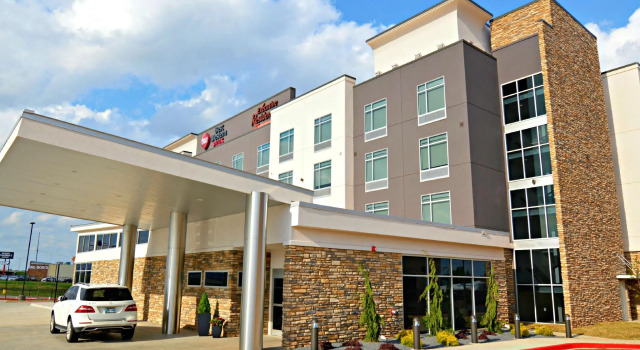 Кровать в общем номере Best Western Plus Executive Residency Oklahoma City I-35